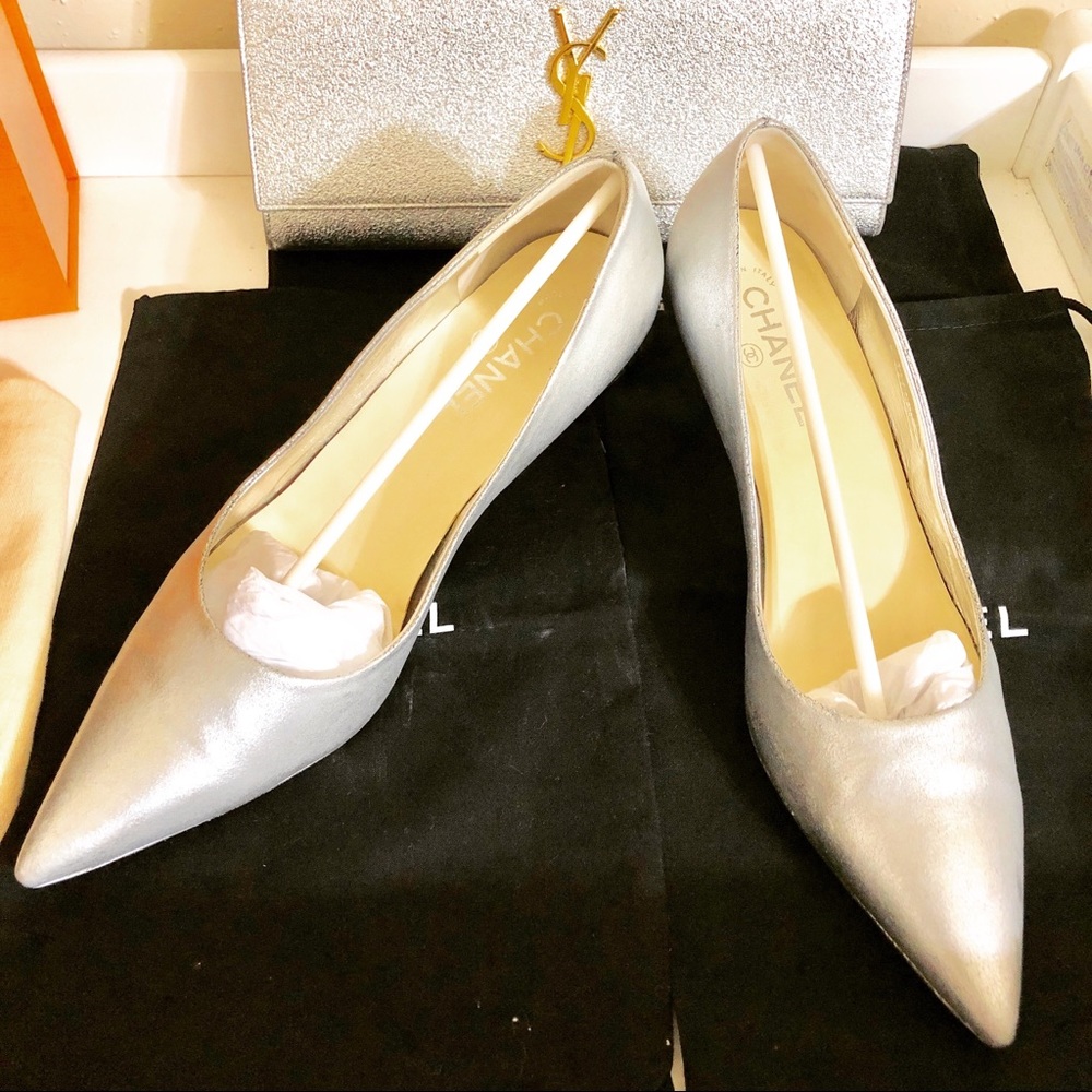 💄💋Not for Sale!! Chanel Silver Shoes💋💄